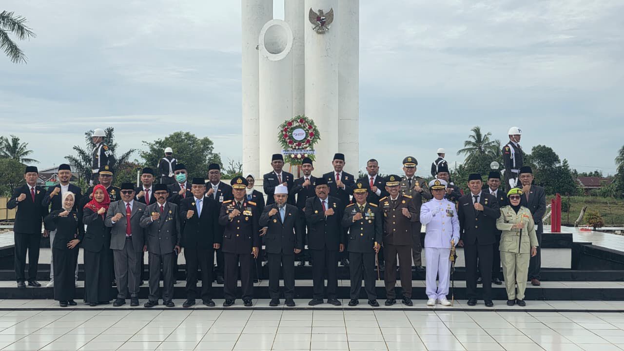 Kapolda Bengkulu Mengikuti Upacara Ziarah Nasional Dalam Rangka Peringatan Hari Pahlawan Nasional