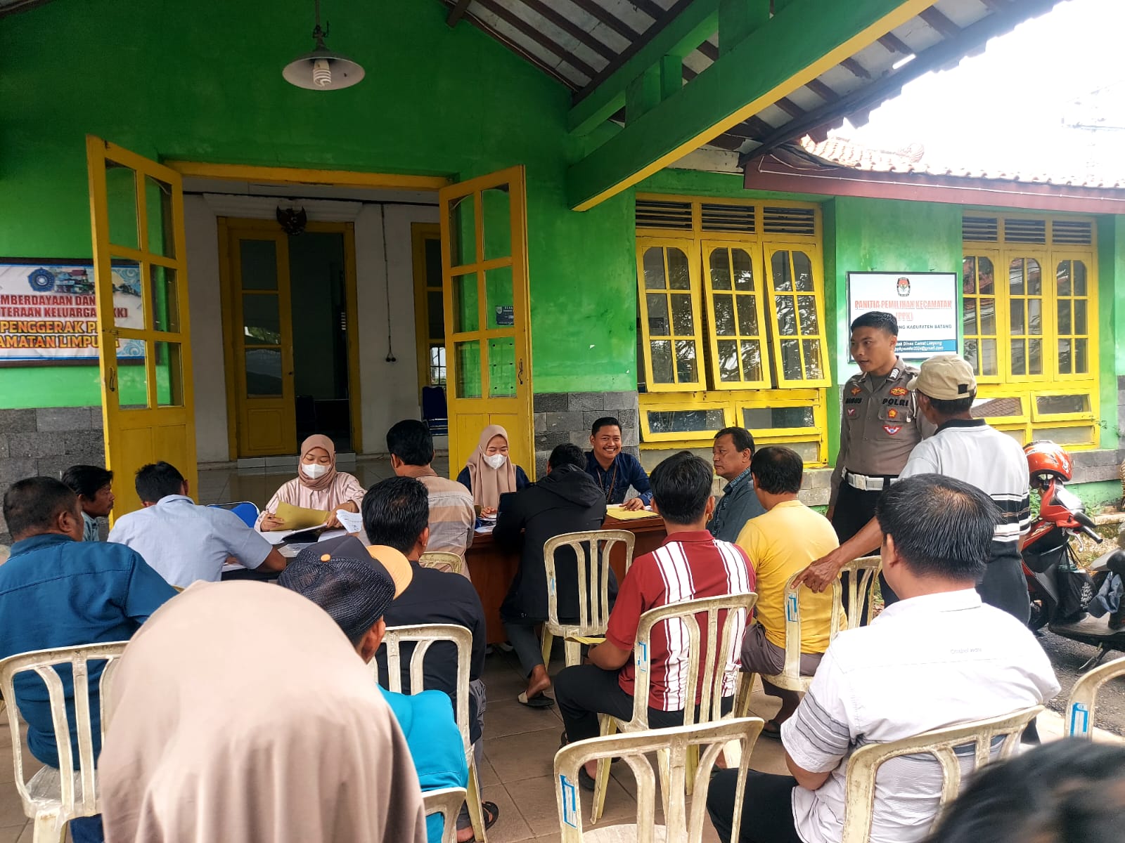 SATLANTAS POLRES BATANG GELAR PELAYANAN PERPANJANGAN SIM KELILING DI KECAMATAN LIMPUNG