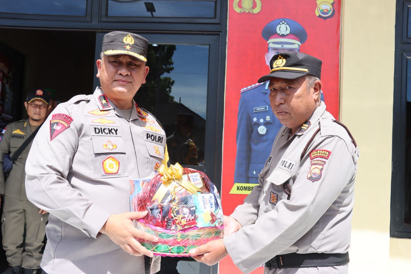 Wakapolda Bengkulu Kunjungi Pos Terpadu Nataru 2025–2026 di Pantai Panjang, Kapolresta Pastikan Kesiapan Pengamanan