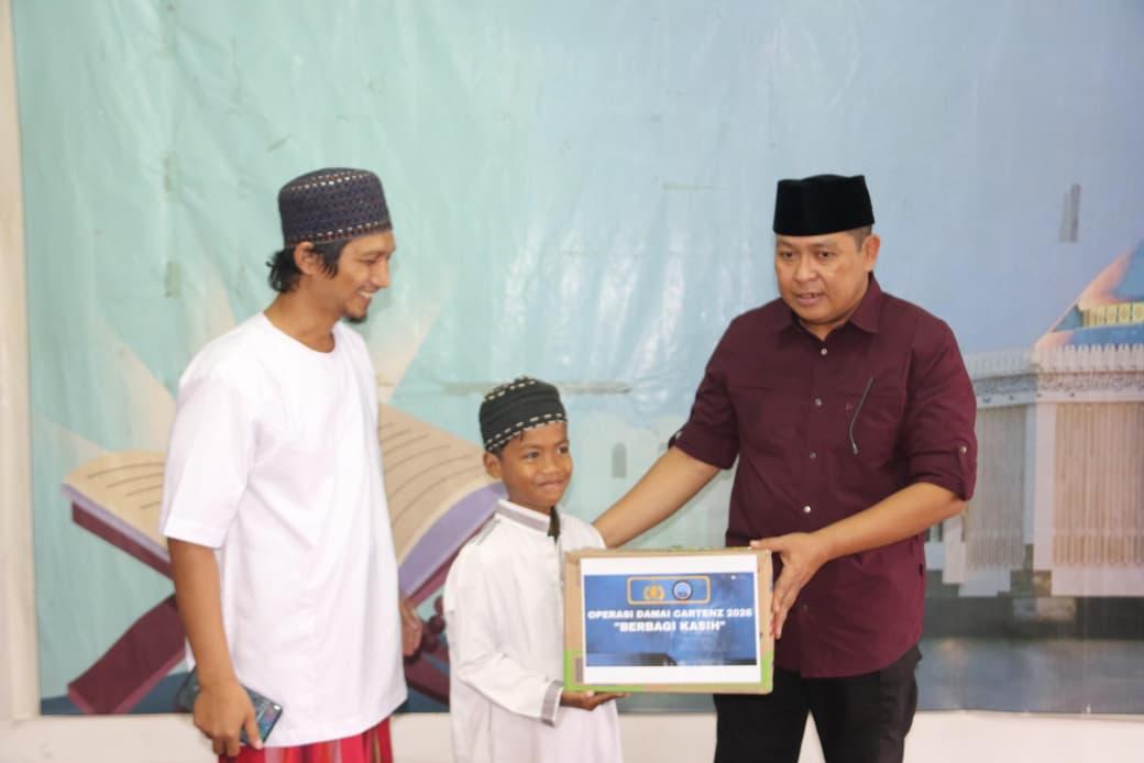 Satgas Ops Damai Cartenz Salurkan Bantuan Sosial, Hangatkan Hati Santri dan Anak Panti di Jayapura