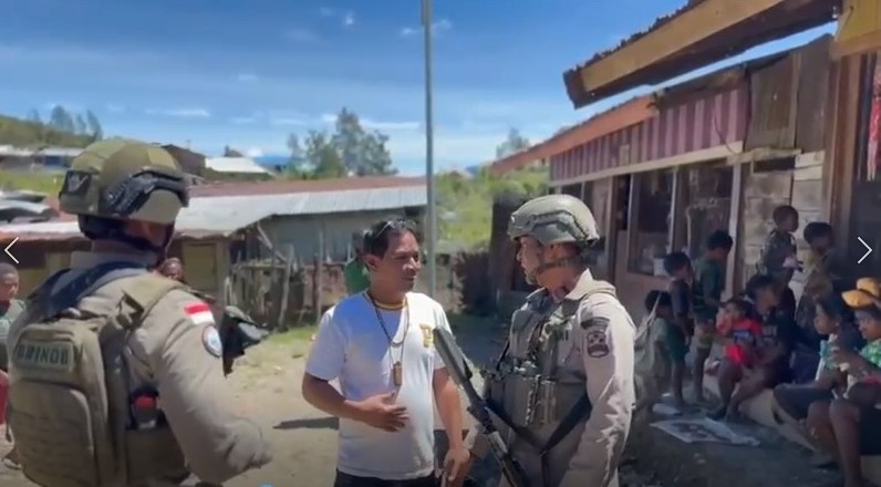 Patroli di Sinak, Ops Damai Cartenz Perkuat Kedekatan dan Rasa Aman Warga