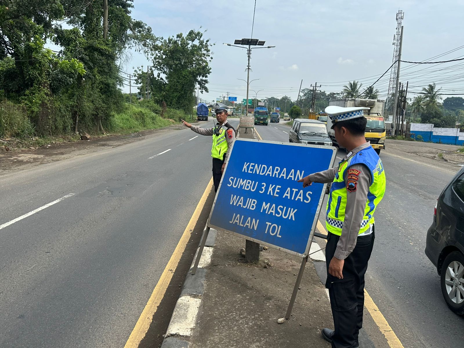 Truk Berat dari Arah Timur Wajib Masuk Tol, Ini Langkah Satlantas Batang