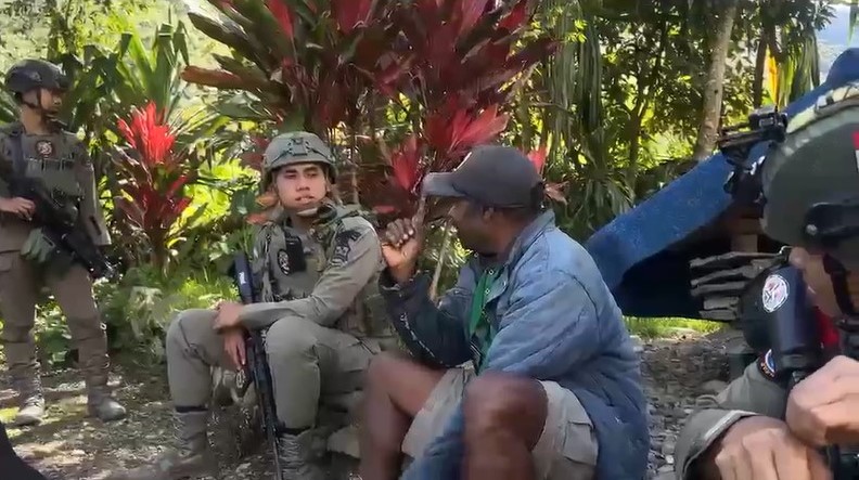 Menembus Medan Puncak Jaya, Patroli Humanis Satgas Damai Cartenz Hadirkan Rasa Aman bagi Warga